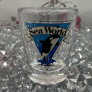 Seaworld 1989 shot glass Blue Logo Shot Glass - Clear Glass Collectible